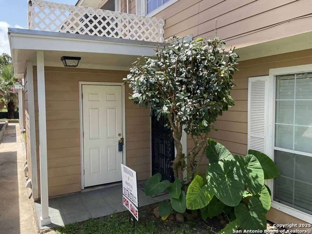 7322 Oak Manor 36, San Antonio