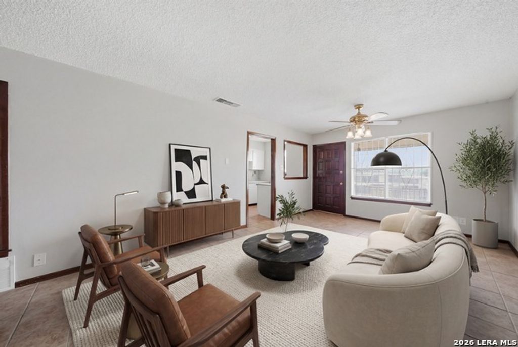 911 Vance Jackson Rd 204, San Antonio