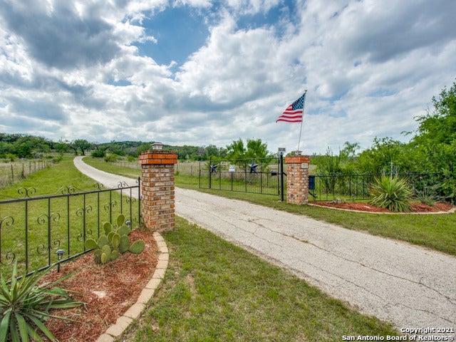 706 Paleface Ranch Rd S, SPICEWOOD