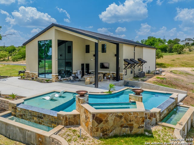 1275 Cypress Creek, Kerrville