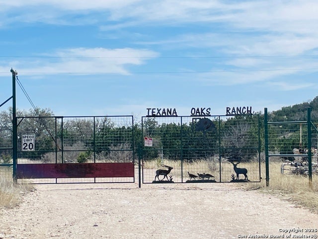 58 Sd 43010, Rocksprings