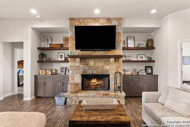 494 Flash Circle, Luling