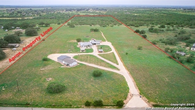 1185 County Road 7718, Devine