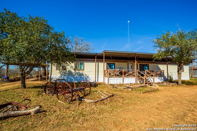 762 Cr 108, Floresville