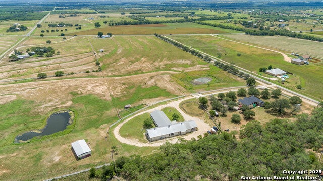 404 Annies Ln, La Vernia