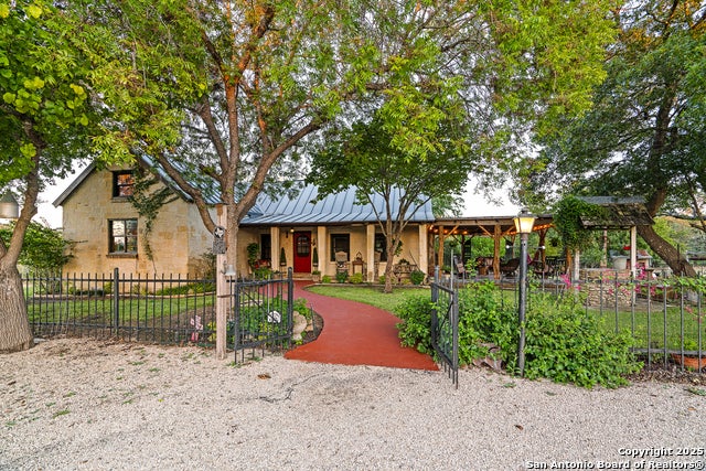 303 Fm 1621, Comfort