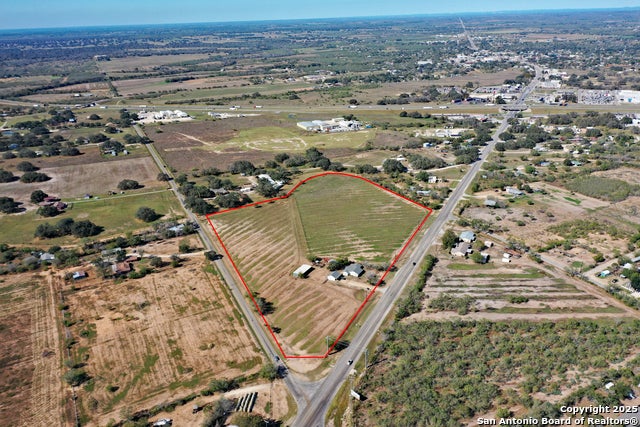 461 Highway 173 S, Devine