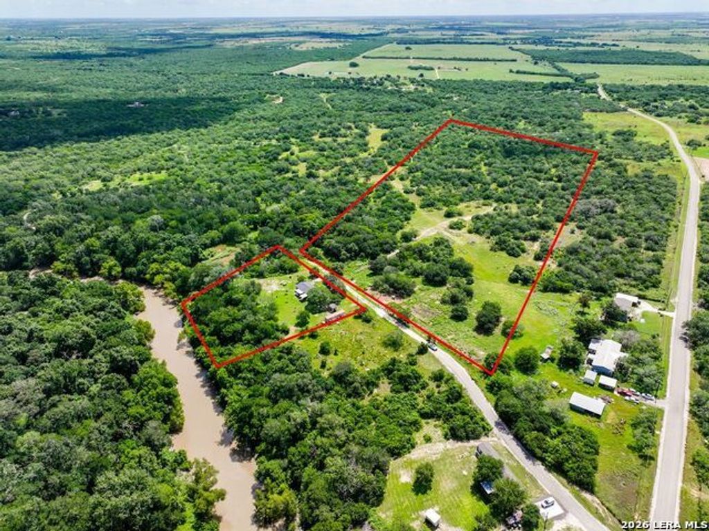 237 County Road 393, Runge