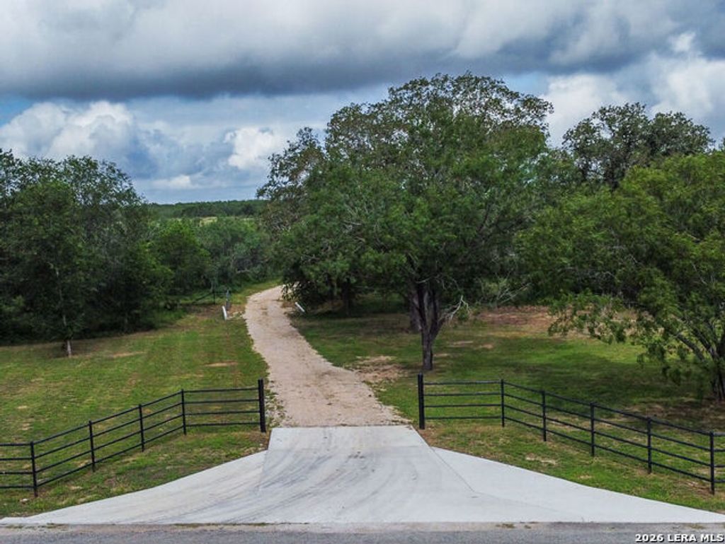 1393 Fox Trotter, Seguin