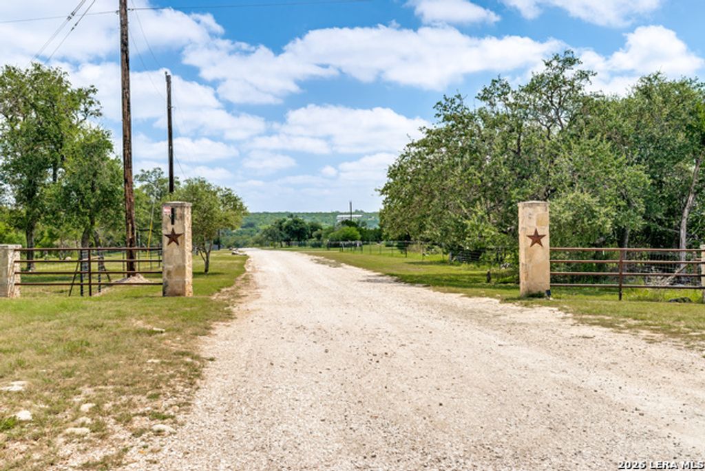 Tbd N Chisolm Trail, Utopia