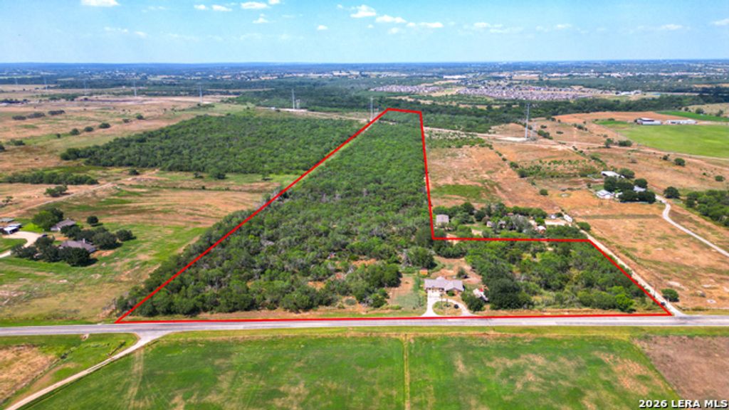 150 Fm 1303, Floresville