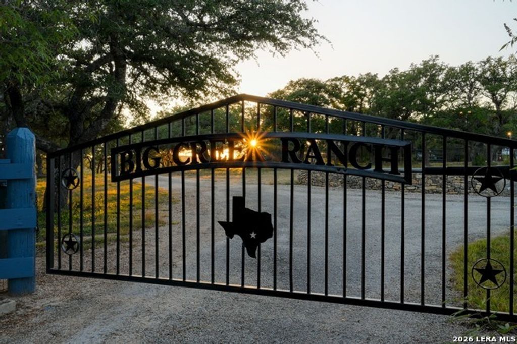 100 Big Creek Rd, Blanco