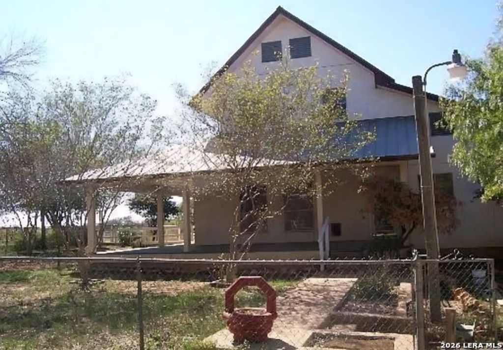 2544 State Highway 97, Floresville