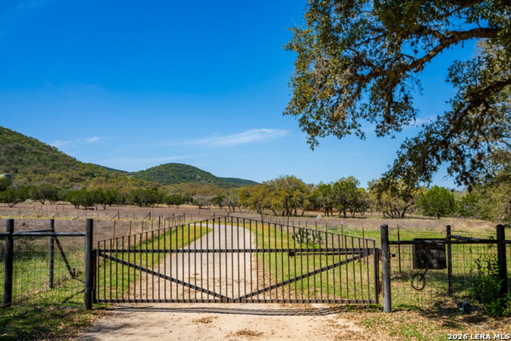 126 Childress, Leakey