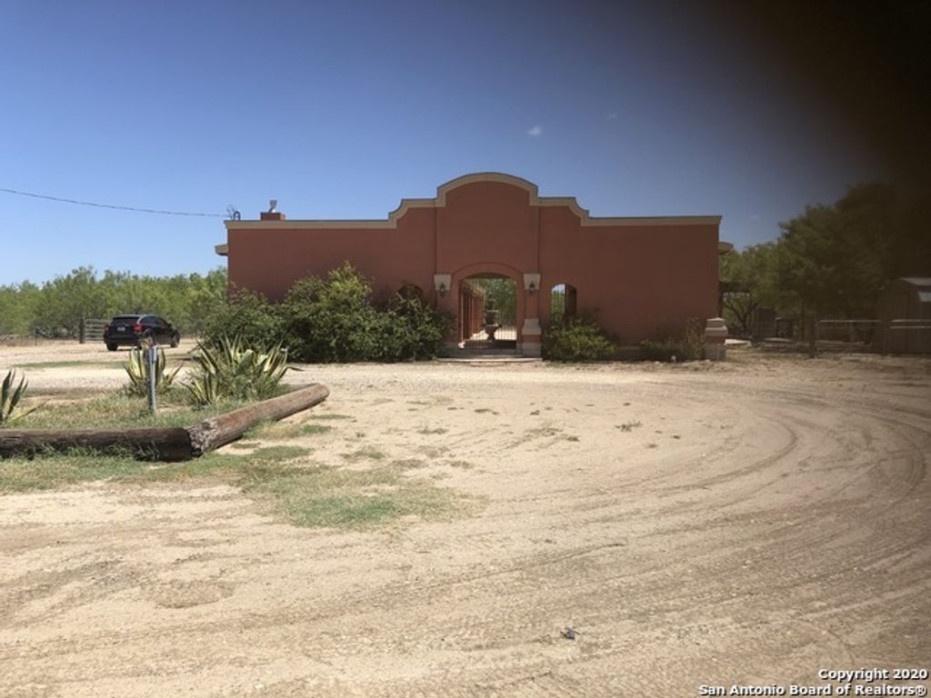 1405 Fm 1556, Carrizo Springs