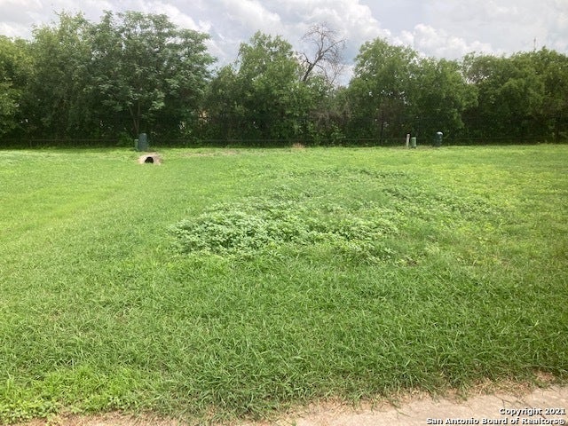 111 Sutton Place-lot 11, Uvalde