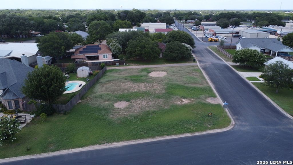 702 34th Street, Hondo