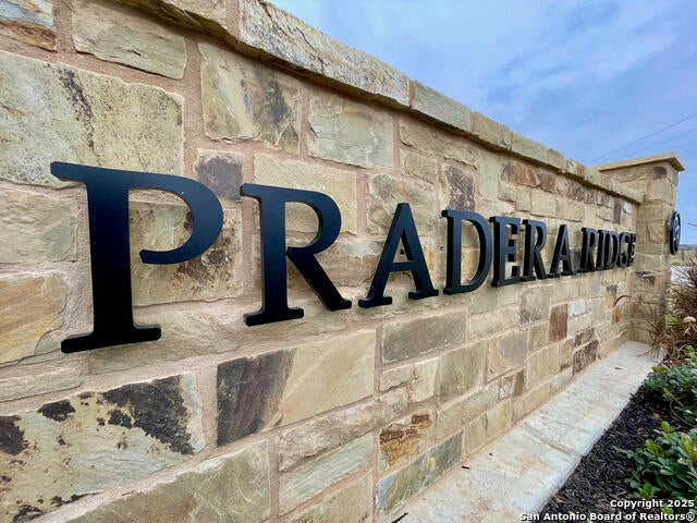100 Pradera Ridge, Floresville