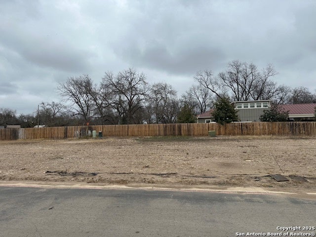 121 Sutton Place-lot16, Uvalde