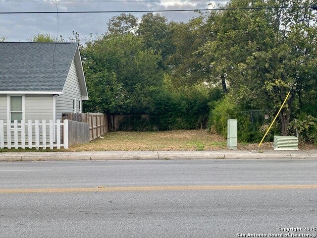 423 N Hackberry St, San Antonio