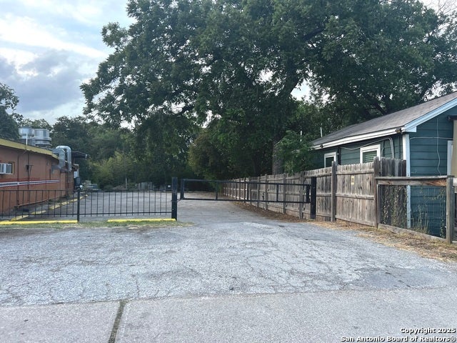 211 W Mitchell #1, San Antonio