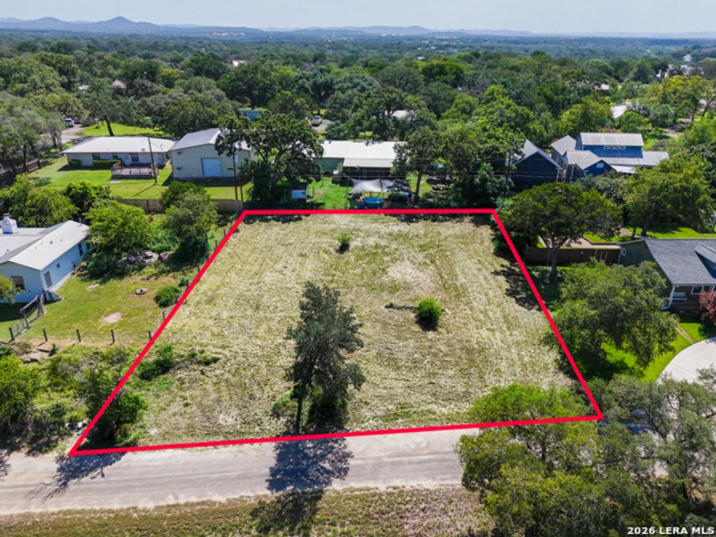 314 Cherokee Dr, Bandera