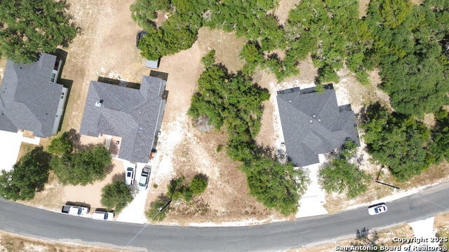 121 Calvin Barrett, Blanco