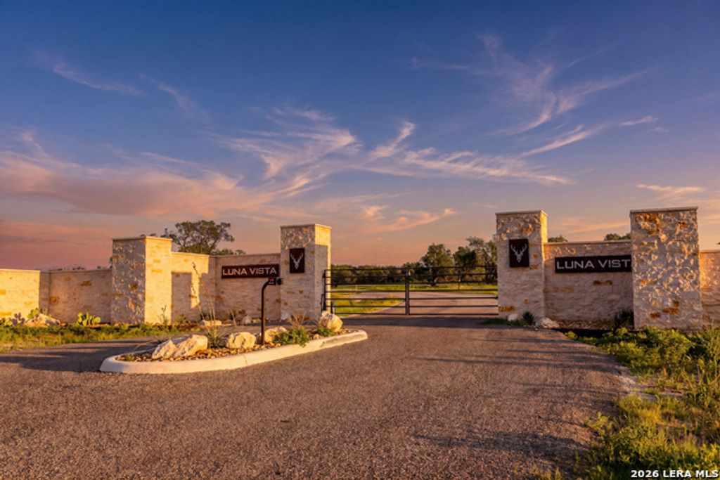 496 Dark Sky Path, Kerrville