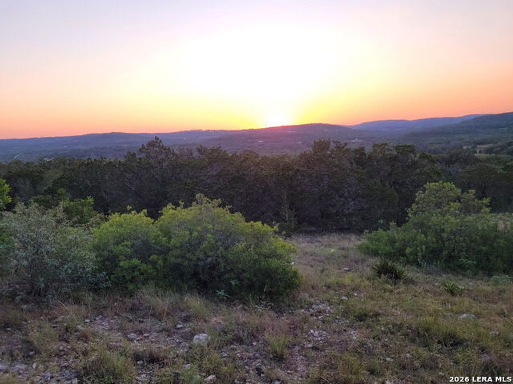 100 County Road 242, Hondo