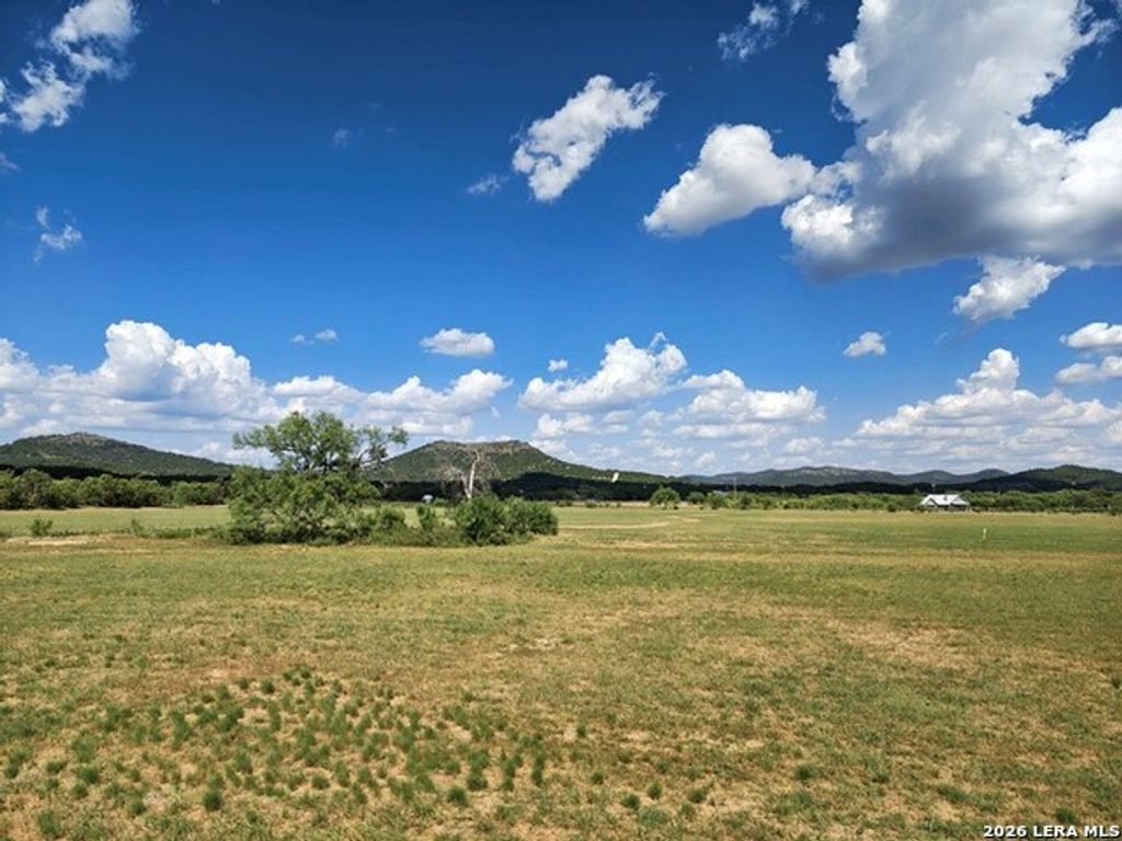 254 Possum Haw Holly Trl., Leakey