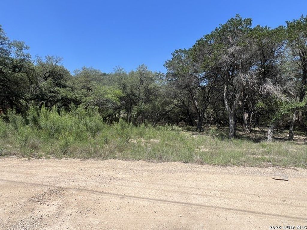 157 Hillside, Bandera