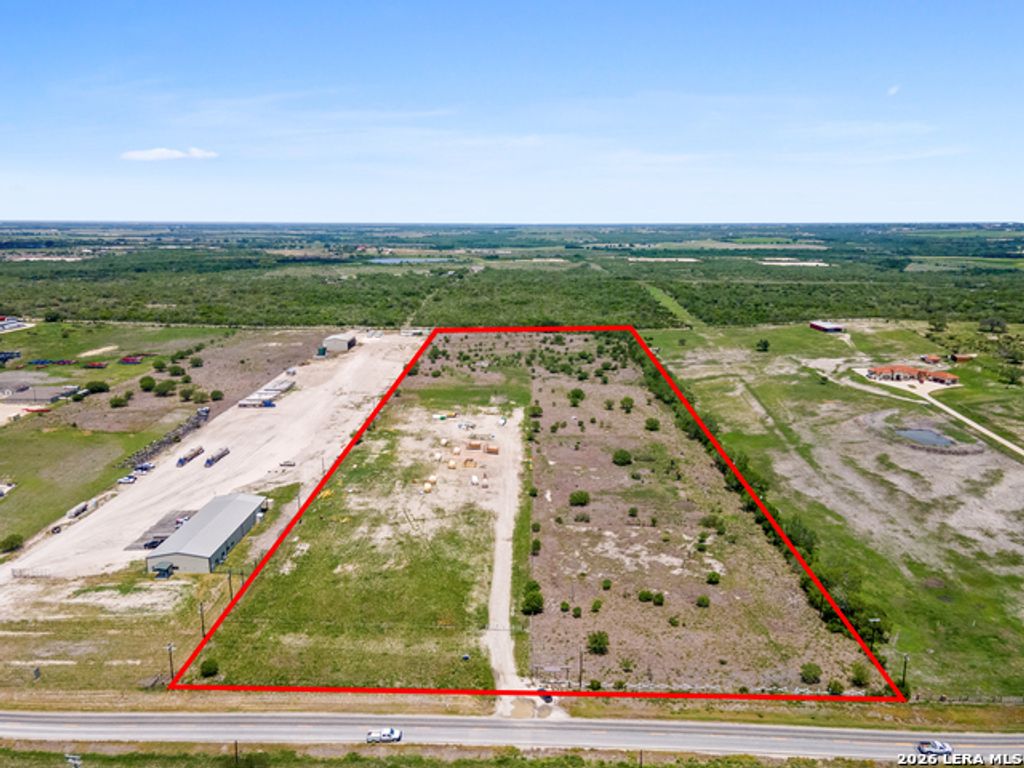 Fm 2102, Karnes