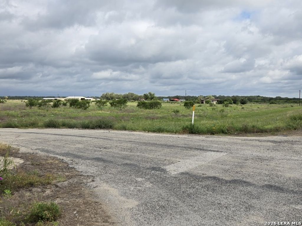 000 Highway 173, Hondo