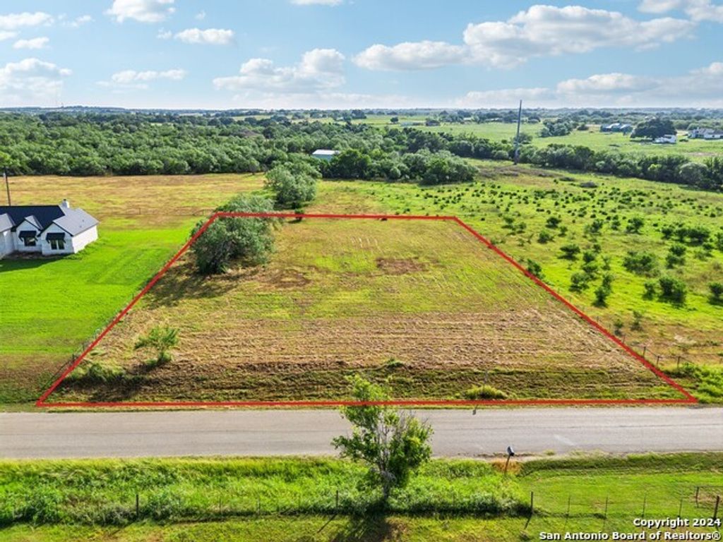 371 County Road 405, Floresville
