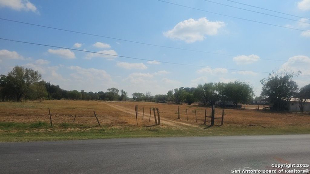 18000 Wisdom Rd, Lytle