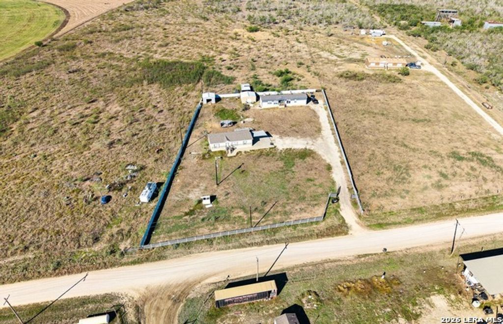 664 County Road 483, Nixon