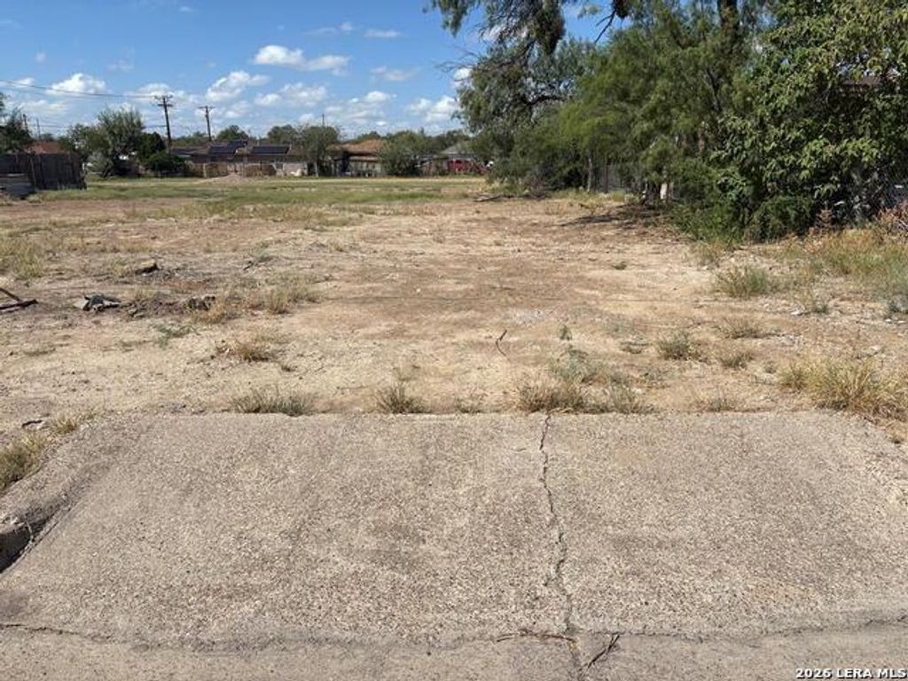933 Concho, Eagle Pass