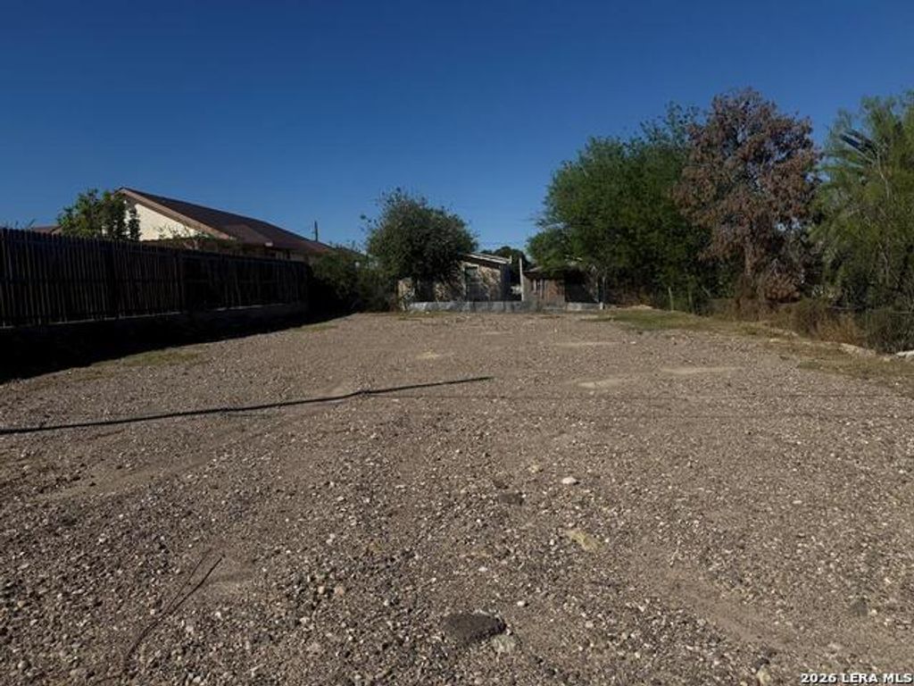 849 Callejon Nevisca, Eagle Pass