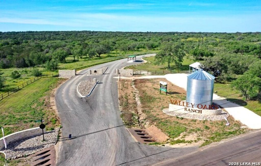 194 Crescent Rdg, Hondo