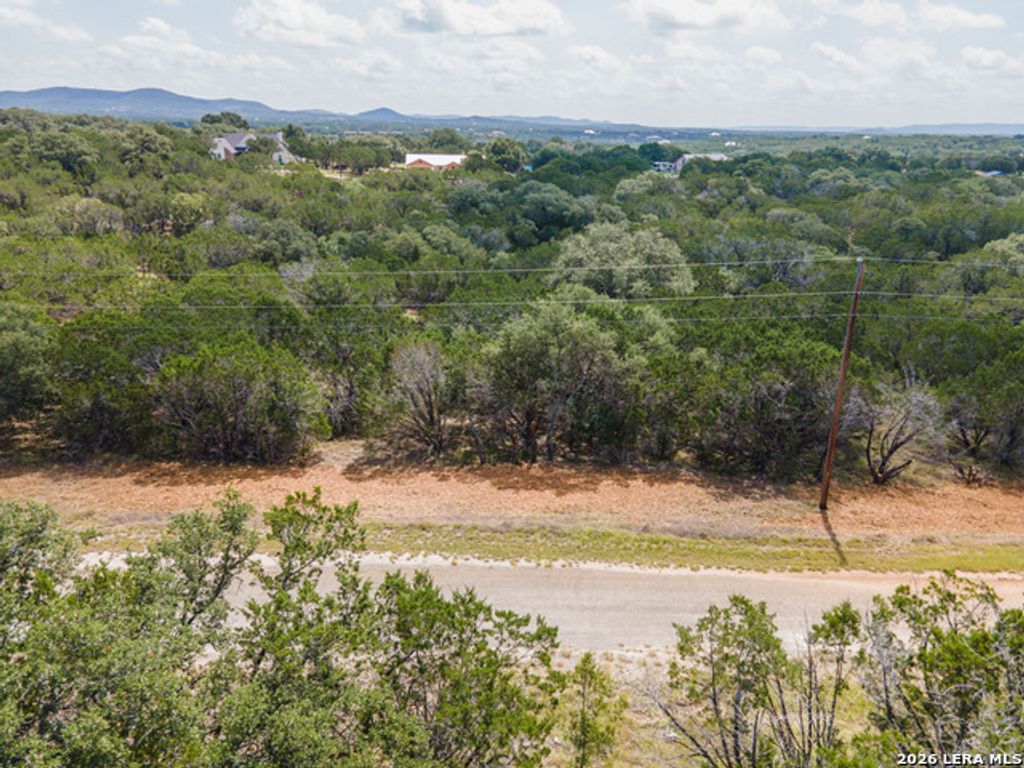 295 Deer Run, Bandera