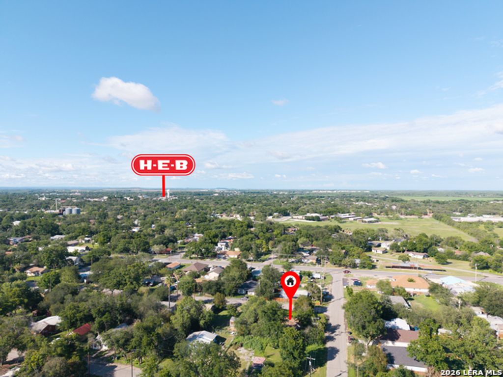 704 Cargile St, Uvalde