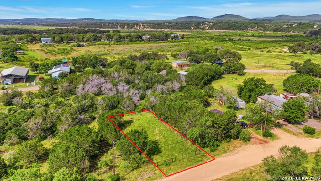 378 Medina Dr, Bandera