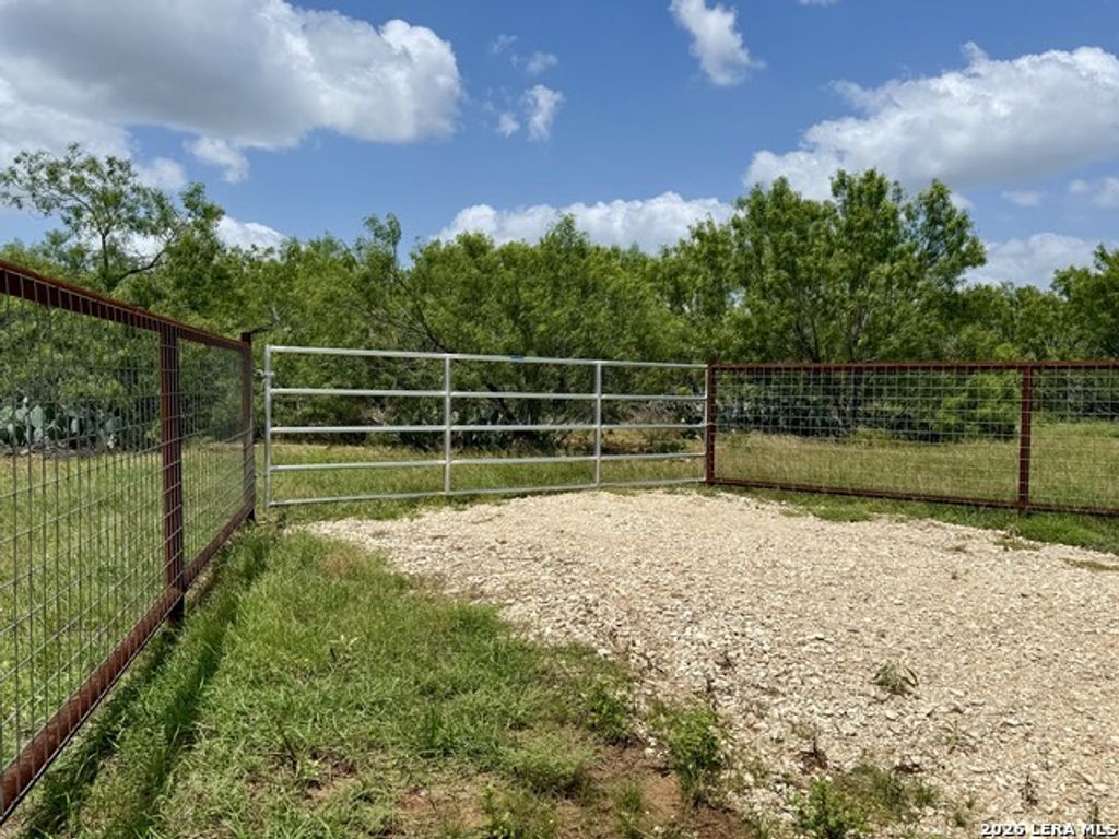 2253 County Road 332, Charlotte