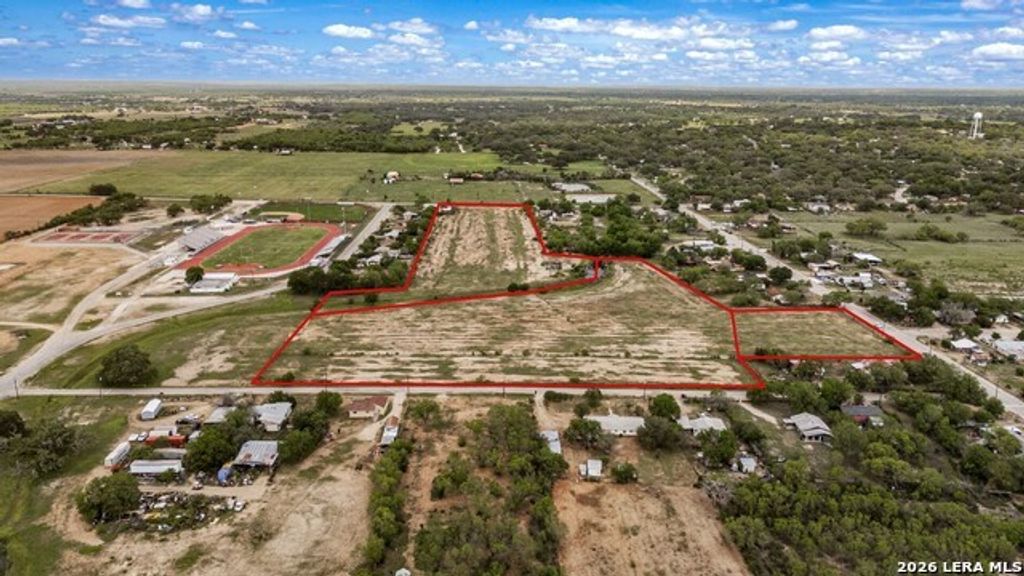 000 Colonial West, Devine