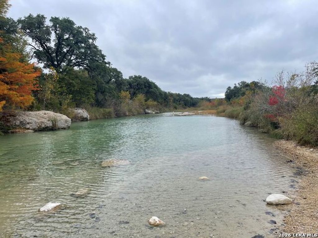 533 Squirrel Bend, Uvalde