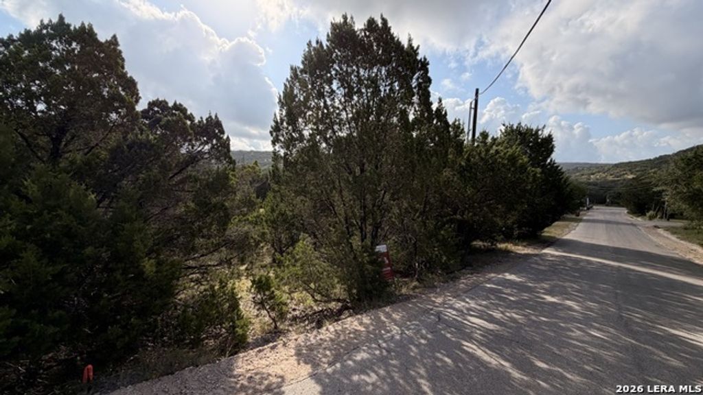 1086 Trail Pass, Canyon Lake