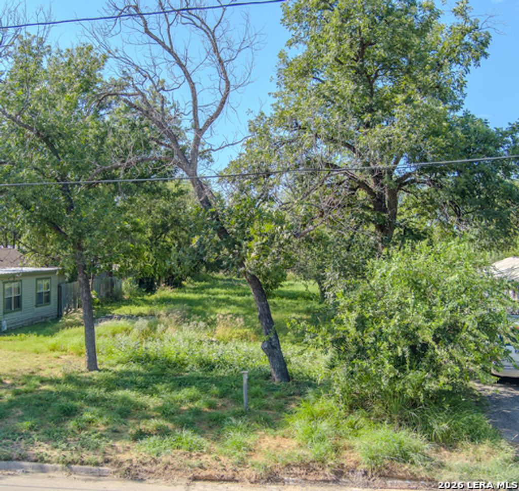 224 E Leona St, Uvalde