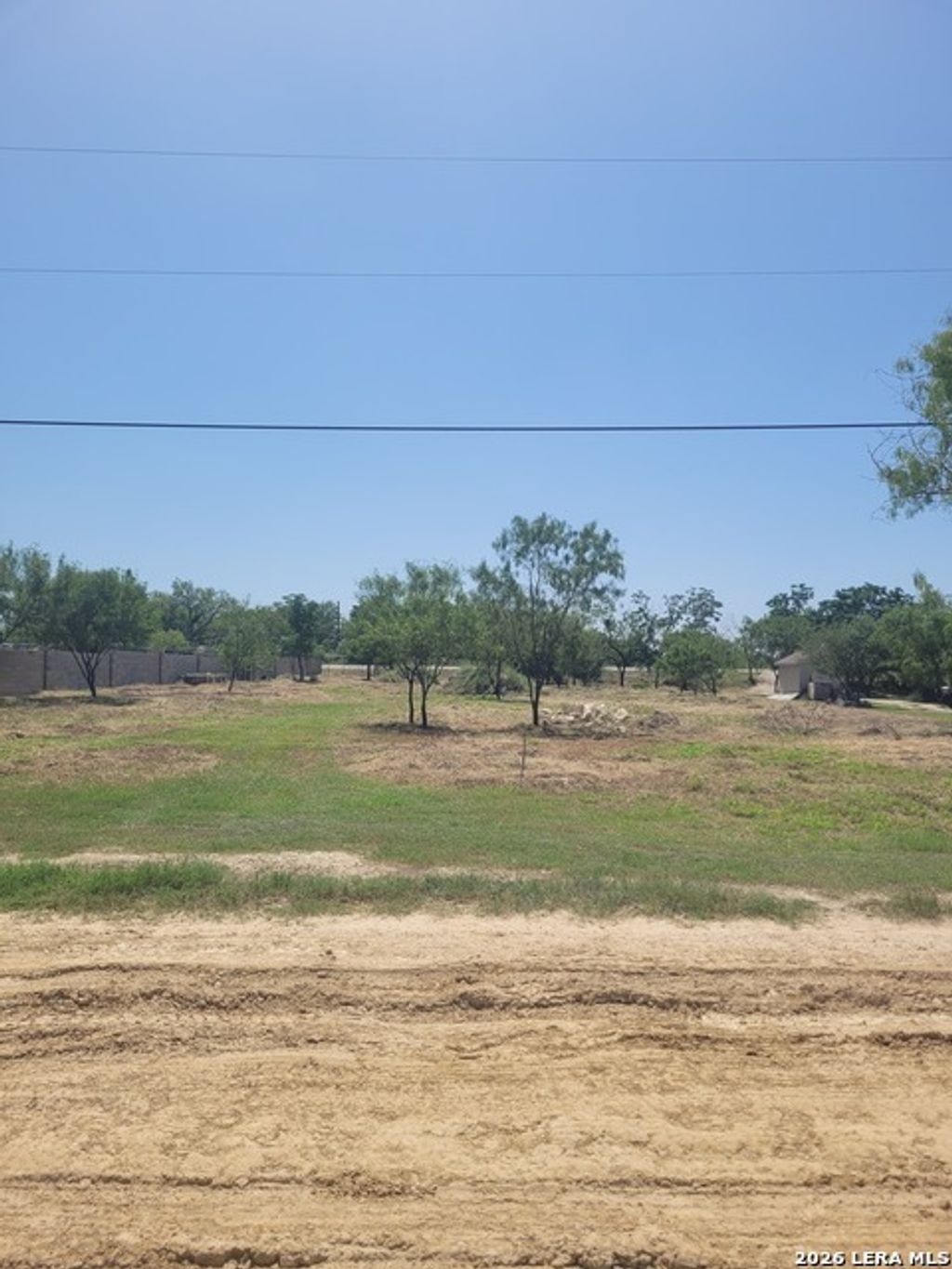 754 County Road 6843, Lytle