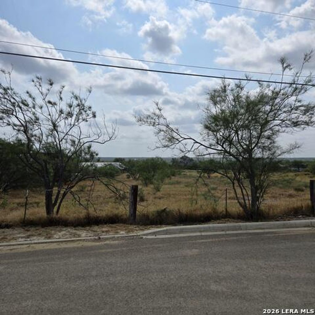 752 Chula Vista Rd., Eagle Pass
