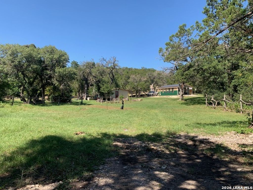 210 Mai Rd S, Kerrville
